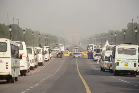 दिन में तेज धूप तो रात में ठंड, दिल्ली-एनसीआर के कई इलाकों में एक्यूआई 300 के पार