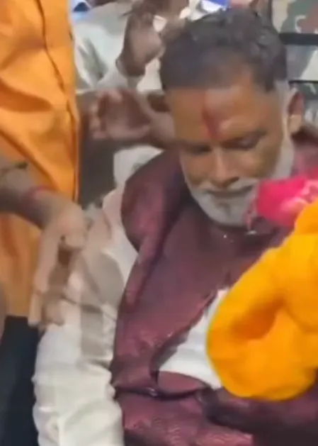 कटिहार में दुर्गा पूजा कार्यक्रम के दौरान अचानक बिगड़ी पप्पू यादव की तबीयत, मंच पर लड़खड़ाए