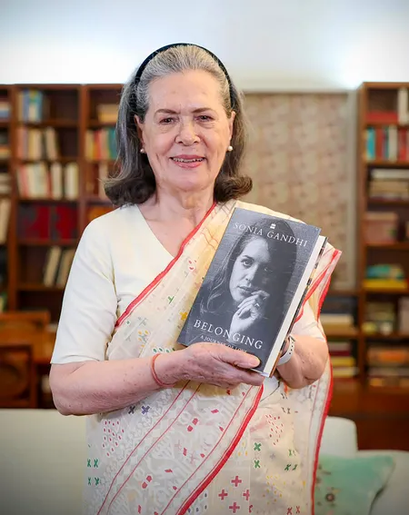 दशकों तक दूसरों ने सुनाई मेरी कहानी, अब मेरी बारी, अपने संस्मरण पर बोलीं सोनिया गांधी