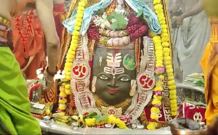 पापांकुशा एकादशी पर बाबा महाकाल का भव्य शृंगार, भस्म आरती में बड़ी संख्या में शामिल हुए श्रद्धालु