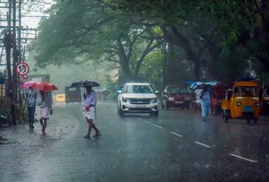 केरल में बारिश का अलर्ट, परसाला के पास लैंडस्लाइड से ट्रेन बेपटरी, सेवाएं बहाल