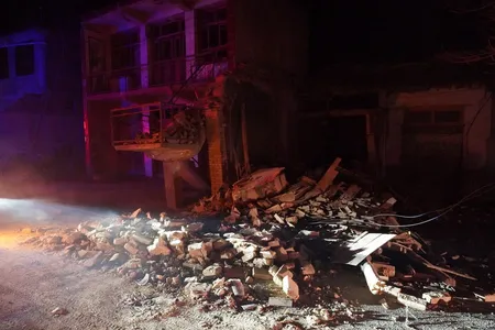 तिब्बत भूकंप: 7.0 तीव्रता के झटकों में ढह गए 300 से ज्यादा घर, 16 लोगों की मौत, 32 घायल