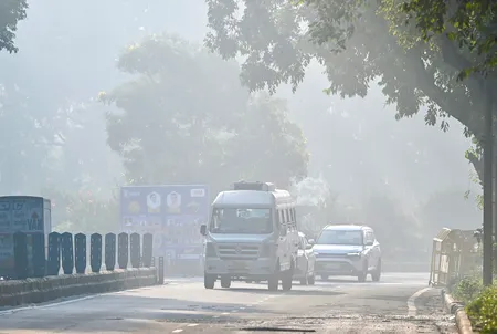 दिल्ली-एनसीआर में ठंड के साथ बढ़ रहा प्रदूषण का स्तर, ग्रेटर नोएडा का एक्यूआई 300 के पार