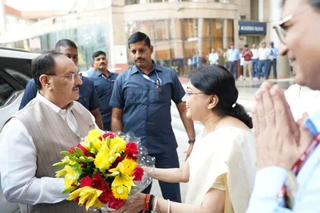 जेपी नड्डा ने दिल्ली के आरएमएल अस्पताल में सेवाओं का जायजा लिया