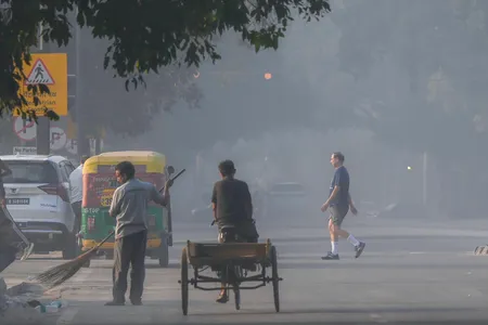 दिल्ली-एनसीआर में न्यूनतम तापमान 17 डिग्री तक गिरने के आसार, एक्यूआई में फिर से बढ़ोतरी की आशंका
