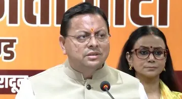अखिलेश यादव के 'घुसपैठिए' वाले बयान पर भड़के उत्तराखंड के सीएम, बताया देवभूमि का अपमान