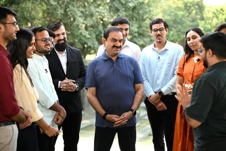 शरद पूर्णिमा पर गौतम अदाणी ने अदाणी विद्या मंदिर के पूर्व छात्रों के मुलाकात की, कहा- शिक्षा सशक्त बनाती है