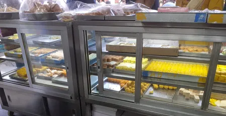 दिल्ली में बिना लाइसेंस चल रही मिठाई बनाने वाली इकाइयों पर एफडीए की छापेमारी, 402 किलो खाद्य पदार्थ नष्ट