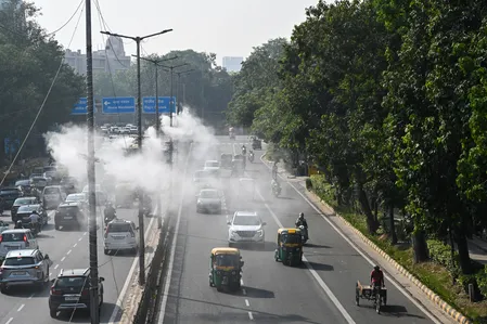 दिल्ली-एनसीआर में ठंड ने दी दस्तक, हल्की बारिश से वायु गुणवत्ता में सुधार