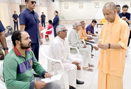 जनता दर्शन : सीएम योगी ने जमीन कब्जे के मामलों में कठोर कानूनी कार्रवाई के दिए निर्देश
