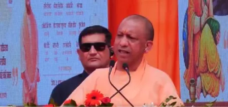 बड़े मियां और छोटे मियां को घुसपैठियों से प्यार, गरीबों के हक पर डाल रहे डाका : सीएम योगी