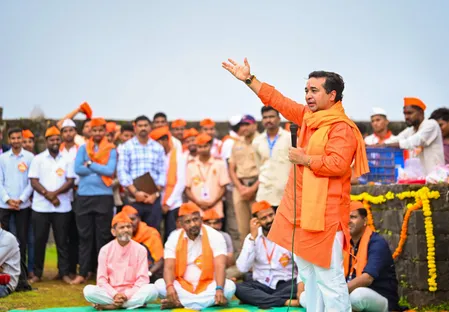 कुंभ-दिवाली पर हिंदू दुकानों से खरीदारी की अपील पर छिड़ा विवाद, विपक्ष ने साधा निशाना