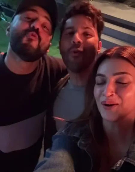 'भेड़िया 2' कंफर्म? कृति सेनन की वरुण धवन और अमर कौशिक से मुलाकात ने फैंस की बढ़ाई उत्साह