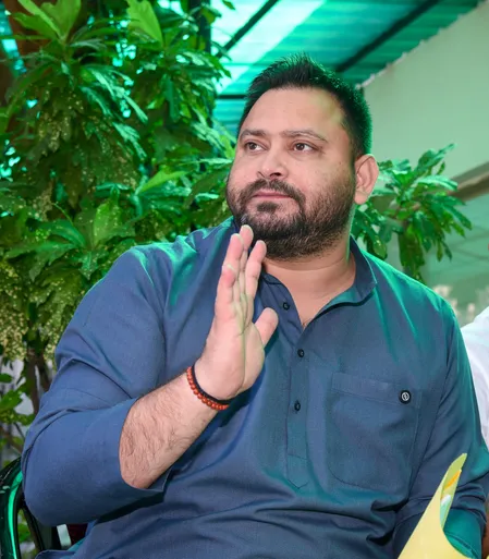'बात का बतंगड़ बनाया जा रहा है', खड़गे के विवादित बयान पर बोले तेजस्वी यादव