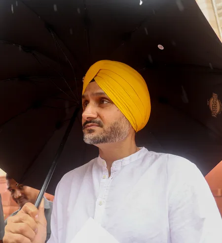 पंजाब में कानून-व्यवस्था पर हरभजन सिंह ने जताई चिंता, सरकार से पारदर्शिता और जवाबदेही की मांग