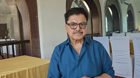 नसीरुद्दीन शाह के बयान पर बॉलीवुड में घमासान, अशोक पंडित बोले- नशीले पदार्थों का सेवन बंद करें और डॉक्टर से मिलें