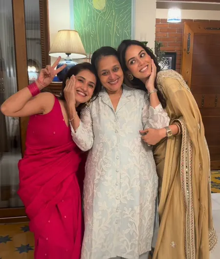 करवाचौथ पर शेफ बनीं सुप्रिया पाठक, बहुओं मीरा-मनुकृति के लिए बनाए गुजराती व्यंजन