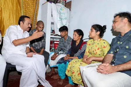 सीएम सतीशन ने कार दुर्घटना में मारे गए व्यक्ति के परिवार से की मुलाकात, कानूनी लड़ाई में मदद का भरोसा दिया