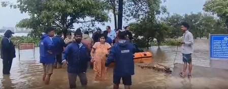चक्रवात 'अर्नब': ओडिशा के गंजाम और गजपति में भीषण बाढ़ से हजारों लोग फंसे