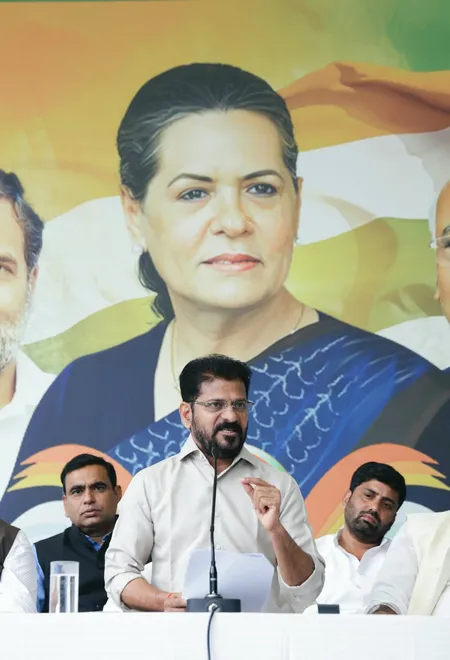 तेलंगाना के सीएम का केसीआर पर आरोप, मियापुर में 50 हजार करोड़ रुपये की जमीन कब्जाने की थी कोशिश