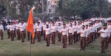 जम्मू यूनिवर्सिटी में संघ का विजयदशमी उत्सव और पथ संचलन, राष्ट्र निर्माण में युवाओं की भूमिका पर दिया जोर
