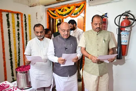 दिल्ली : राष्ट्रीय एकता दिवस पर विधानसभा अधिकारियों को स्पीकर ने दिलाई एकता की शपथ