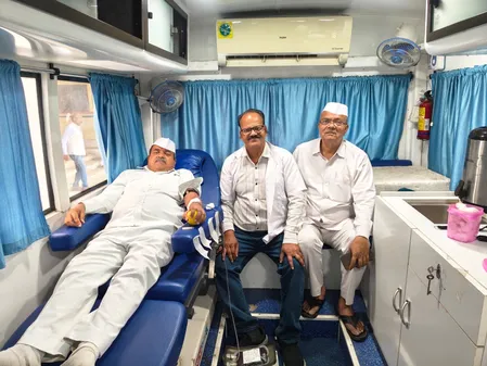 भोपाल में सरदार पटेल की जयंती पर कांग्रेस नेताओं और कार्यकर्ताओं ने किया रक्तदान