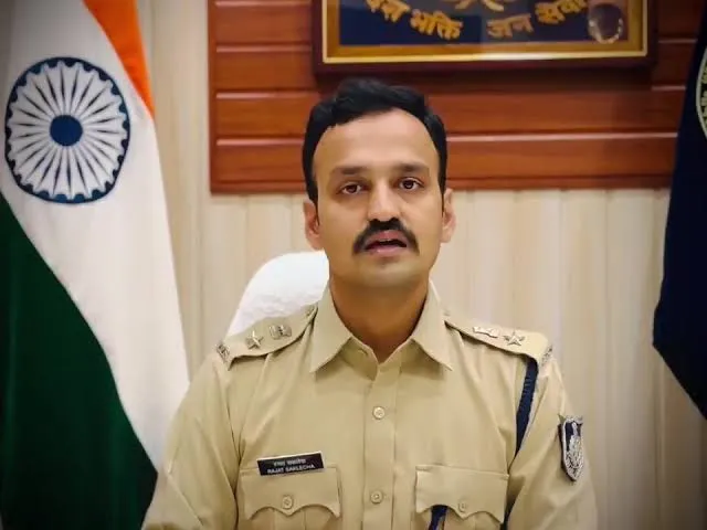 छतरपुर SP की गुप्त स्ट्राइक से मचा हड़कंप: 15 जुआरी रंगे हाथों पकड़े, 15 फरार, स्थानीय पुलिस को नहीं लगने दी छापेमारी की भनक
