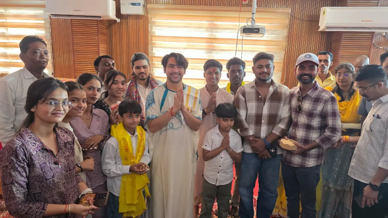 बालाजी के दरबार में टेका मत्था, बागेश्वर महाराज से लिया आशीर्वाद, एशियन गेम्स में स्वर्ण पदक जीतकर लौटीं हैं