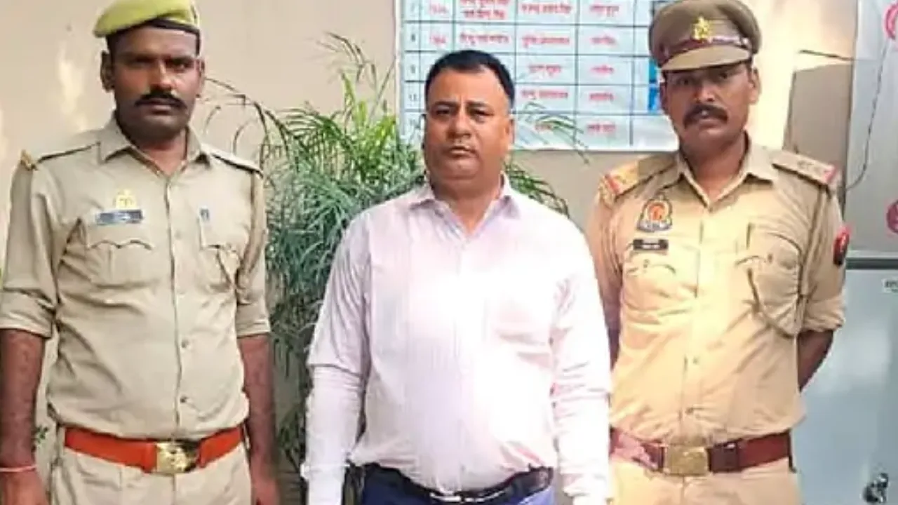 कुशीनगर में महिला टीचर से अश्लील हरकत करने वाला स्कूल प्रबंधक गिरफ्तार