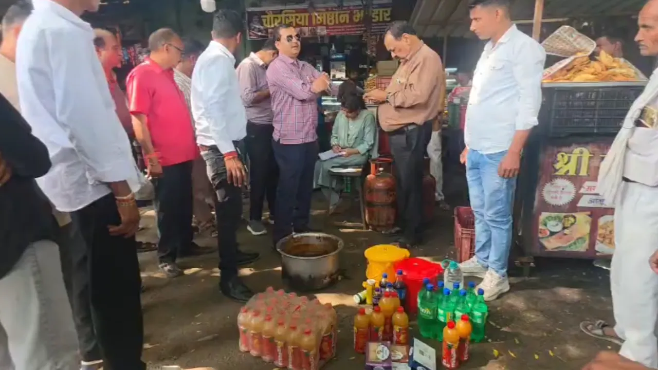 दीपावली से पहले महाराजपुर में खाद्य विभाग की ताबड़तोड़ कार्रवाई, खराब मिठाई और एक्सपायरी कोल्ड ड्रिंक जब्त