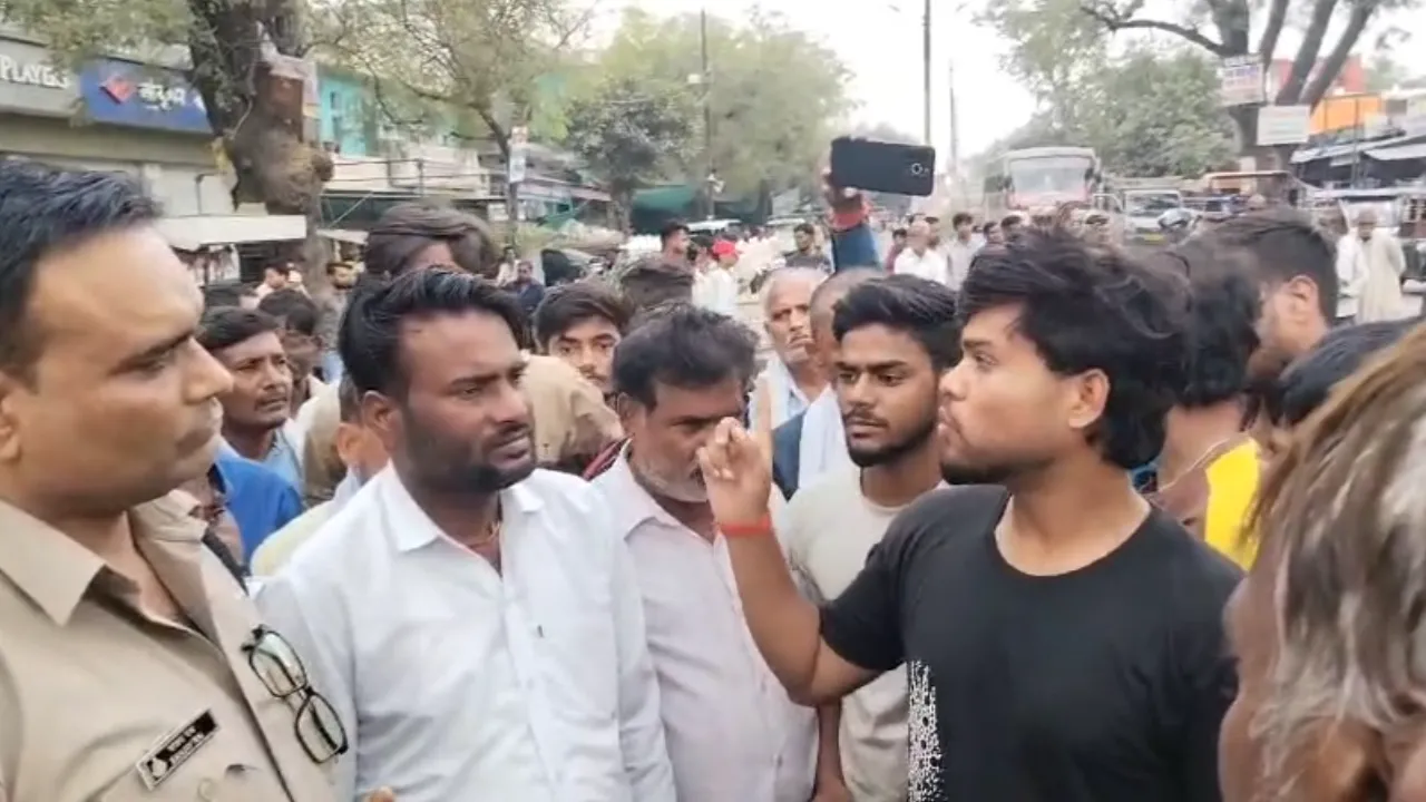 नौगांव में मचा भारी बवाल, सड़क पर उतरे सैकड़ों लोग, सड़कें जाम...!