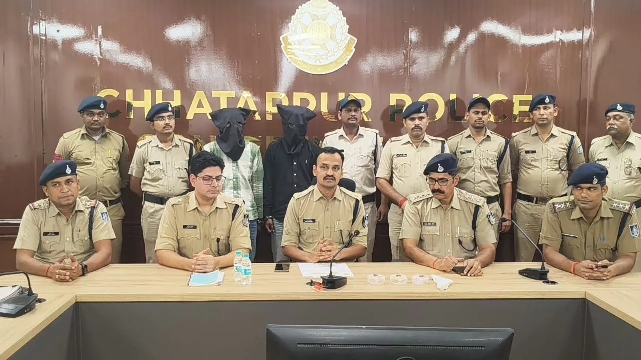छतरपुर से महाराष्ट्र तक फैला रखा था चैन स्नैचिंग का नेटवर्क, 17 गंभीर मुकदमों का इनामी स्नेचर को छतरपुर पुलिस ने दबोचा