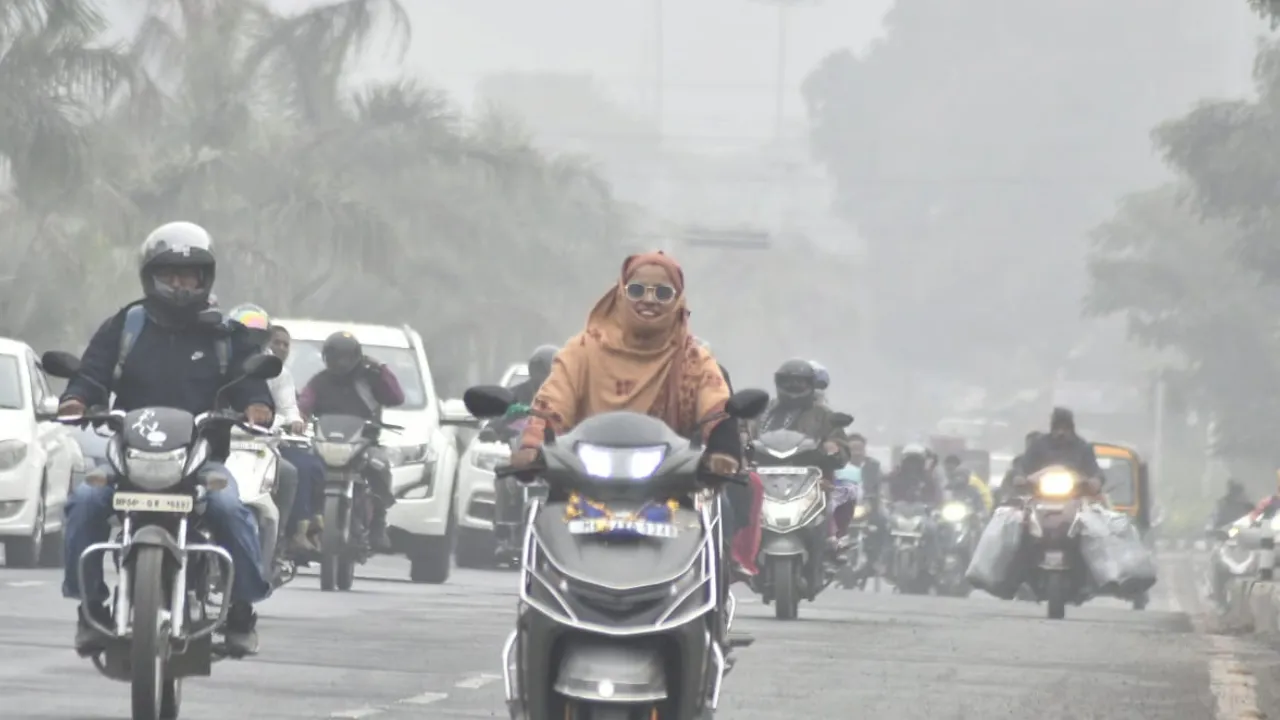 मध्य प्रदेश में बढ़ी रात की ठंडक: अमरकंटक में 13°C और दमोह में 14.5°C पहुंचा पारा, जानें बारिश को लेकर क्या है ताजा अपडेट