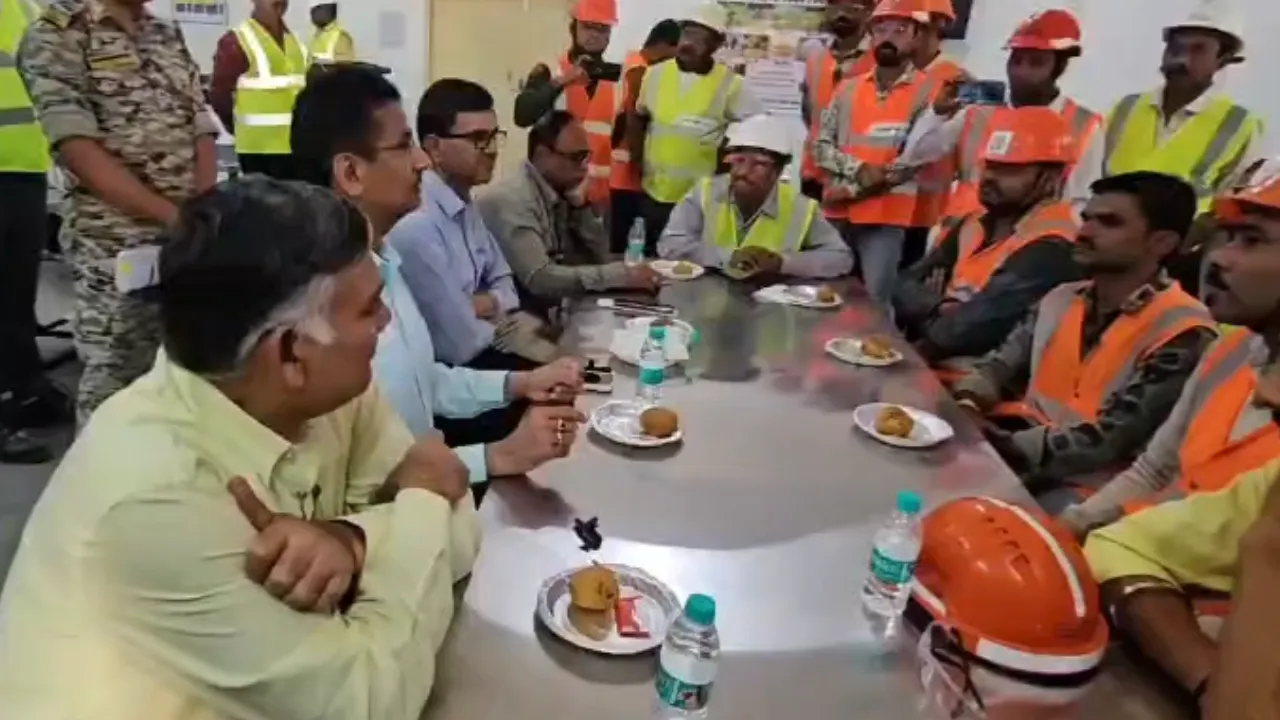 मायसेम सीमेंट प्लांट का कलेक्टर ने किया औचक निरीक्षण, फैक्ट्री में सुरक्षा मानकों और सुविधाओं का लिया जायजा