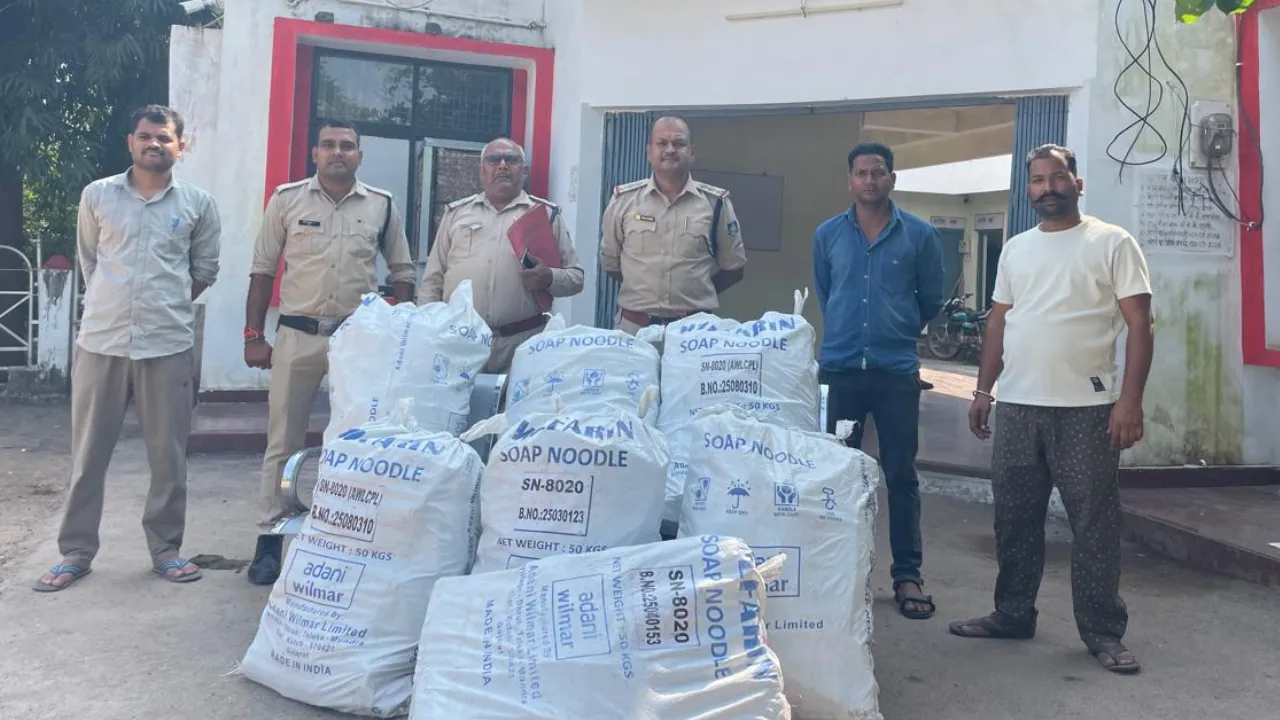 नमन बस सर्विस की सतना जा रही यात्री बस से भारी मात्रा में अवैध विस्फोटक सामग्री बरामद