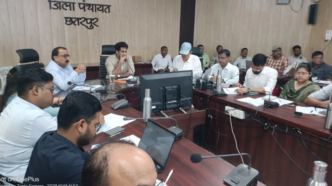 छतरपुर कलेक्टर ने जिले अधिकारियों को साफ़ शब्दों में दी यह चेतावनी