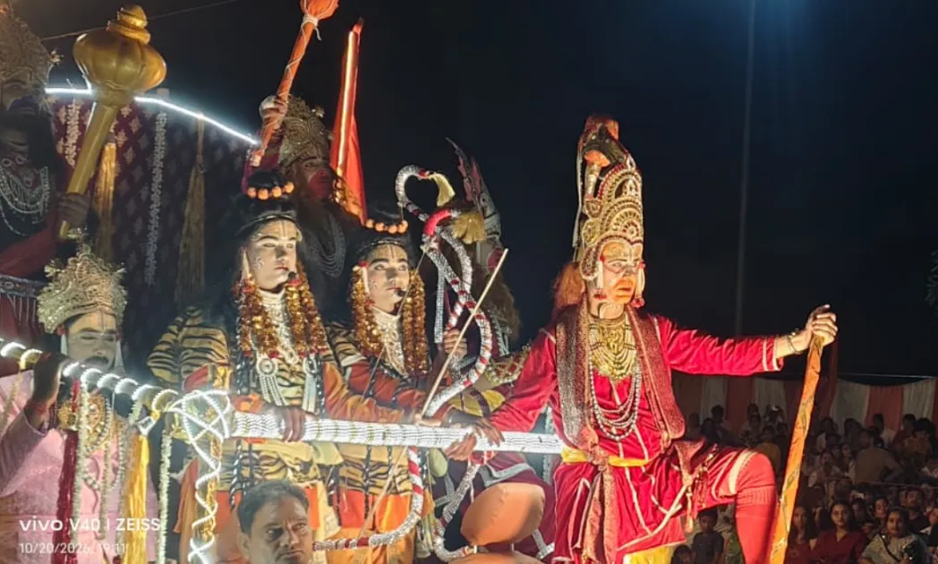 122 साल पुरानी ऐतिहासिक रामलीला में रावण वध देखने उमड़ा जनसैलाब, गूंजे जय श्रीराम के जयकारे