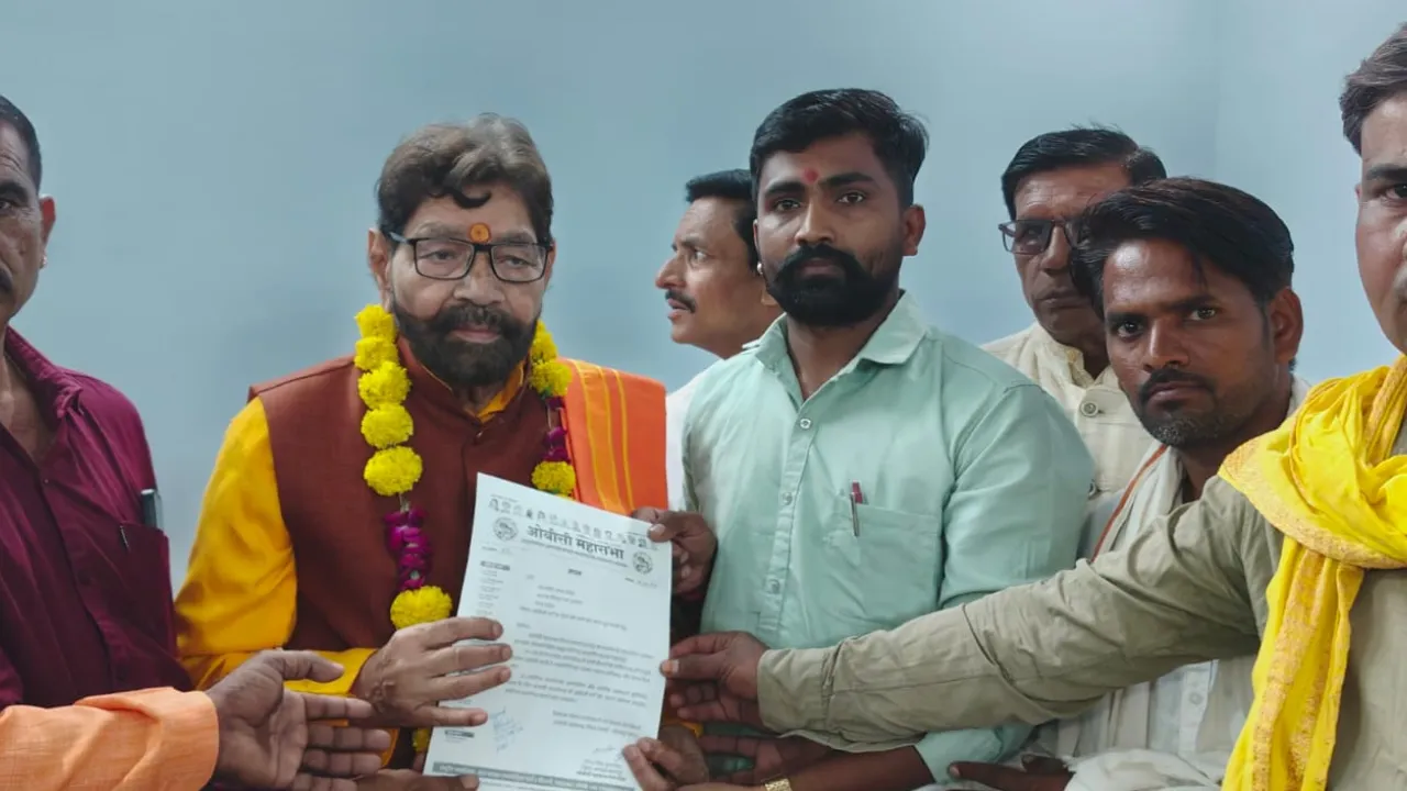 ओबीसी महासभा ने सर्किट हाउस में पूर्व कैबिनेट मंत्री डॉ. रामकृष्ण कुसमरिया को सौंपा ज्ञापन