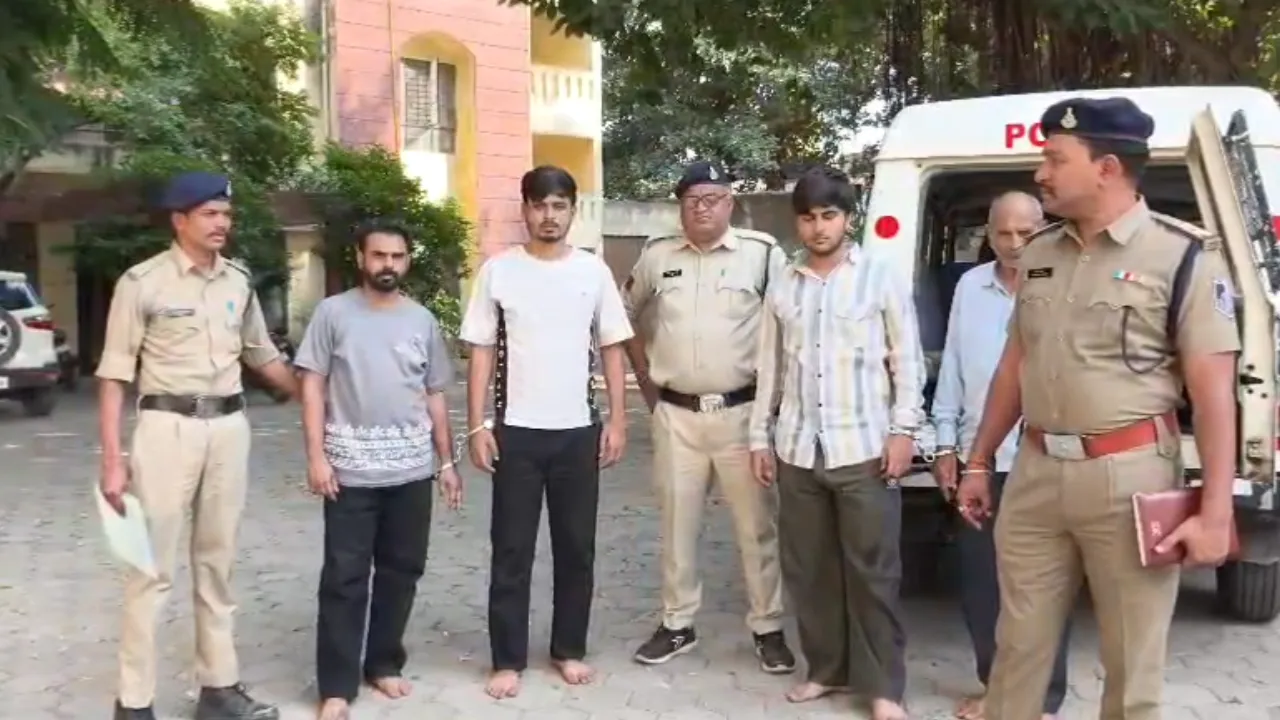 पुलिस की बड़ी कार्रवाई: अवैध हथियारों का जखीरा बरामद, 700 कारतूस और 2 पिस्टल के साथ 4 गिरफ्तार