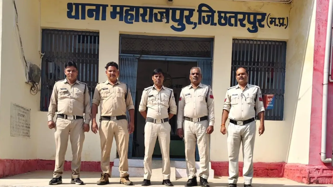 जुआ खेल रहे 12 जुआरी गिरफ्तार, 35 हजार रुपये और दो बाईक बरामद