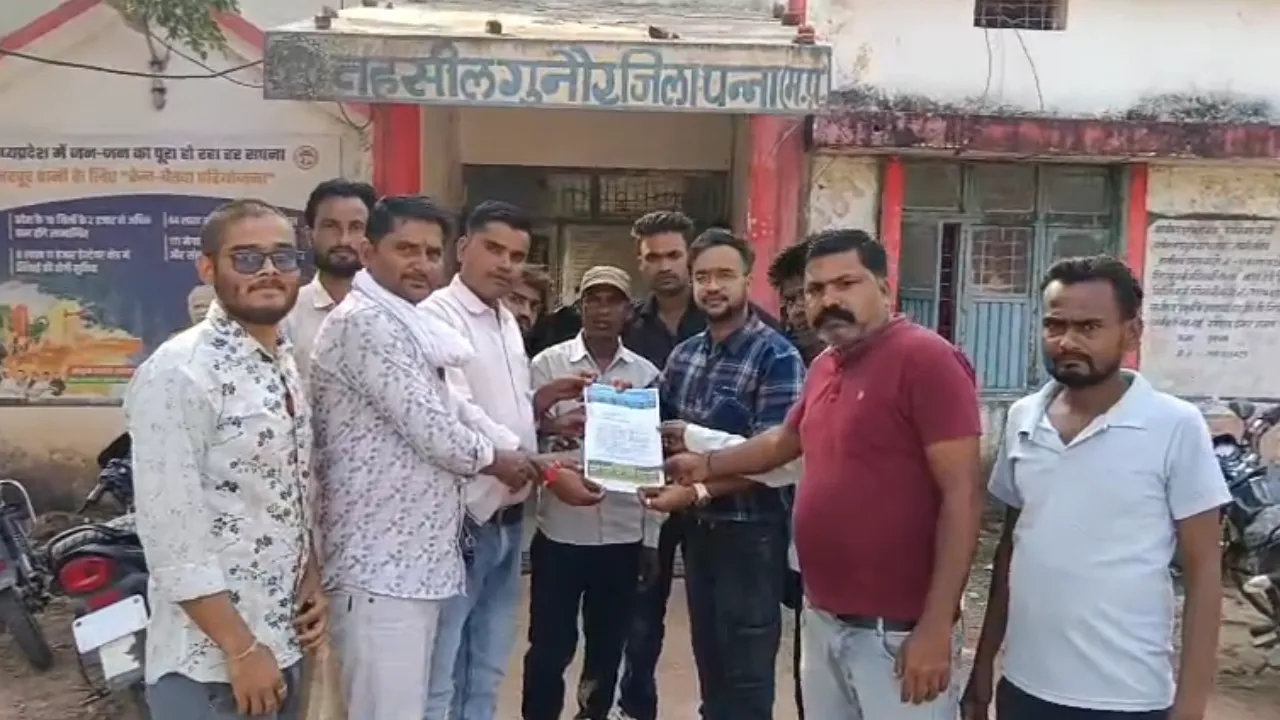 सर्वेयरों की समस्याओं को लेकर लोकल यूथ महासंघ ने एसडीएम को सौंपा ज्ञापन
