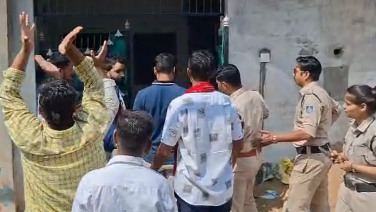 सतना में धर्मांतरण के आरोप पर हंगामा, विहिप-बजरंग दल ने किया विरोध