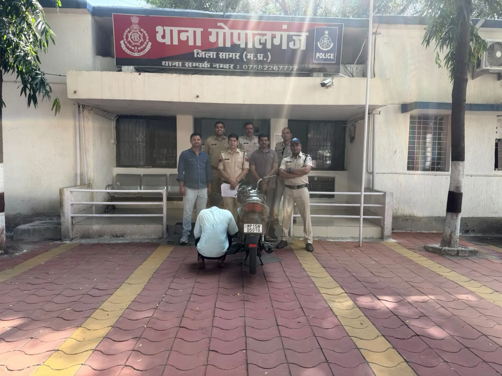 ऑनलाइन जुए में 8 लाख हारा, कर्ज चुकाने चुराई बाइक, फिर बुजुर्ग महिला का मंगलसूत्र छीना