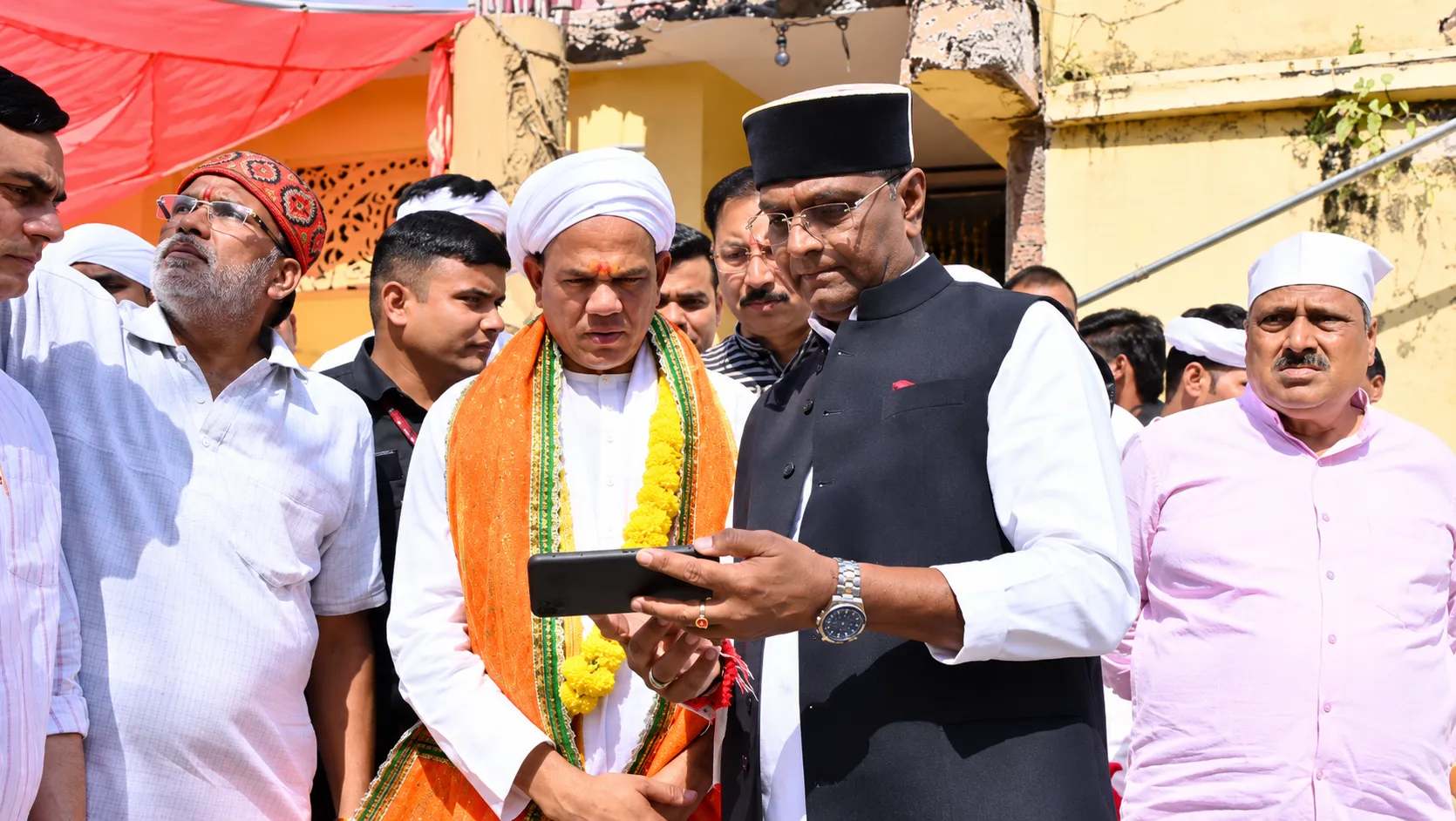 मंत्री विश्वास सारंग ने संत रावतपुरा सरकार के साथ किए खेड़ापति हनुमान जी के दर्शन, 100 करोड़ के भव्य कॉरिडोर निर्माण व दशहरा मैदान का लिया जायजा