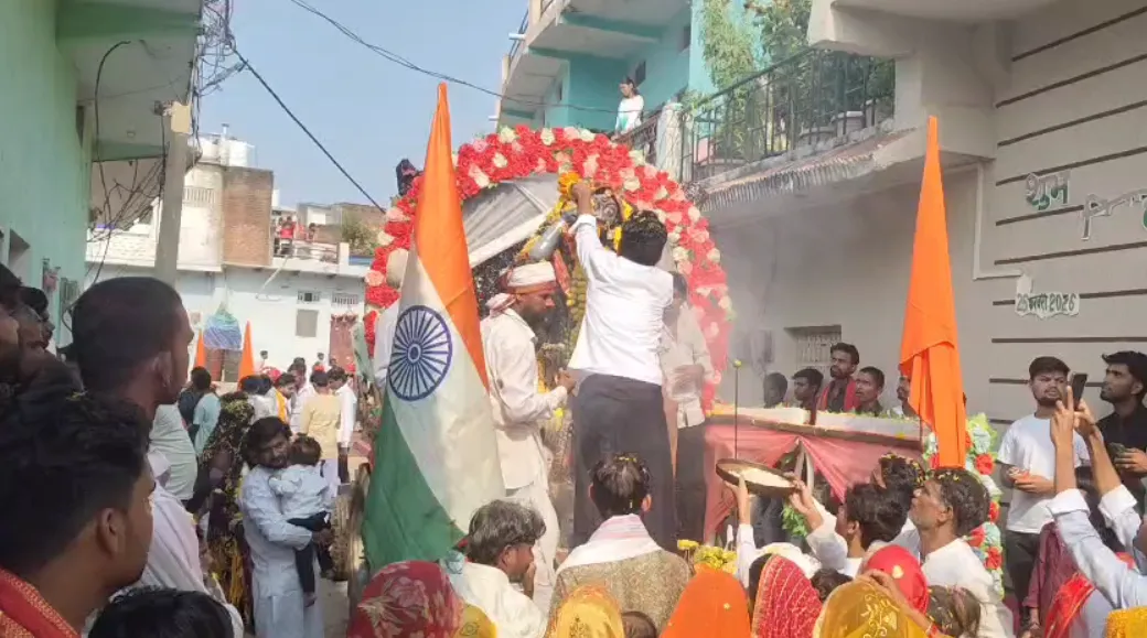 सुखसागर तालाब में हुआ प्रतिमा विसर्जन, पारंपरिक वेशभूषा में थिरके श्रद्धालु
