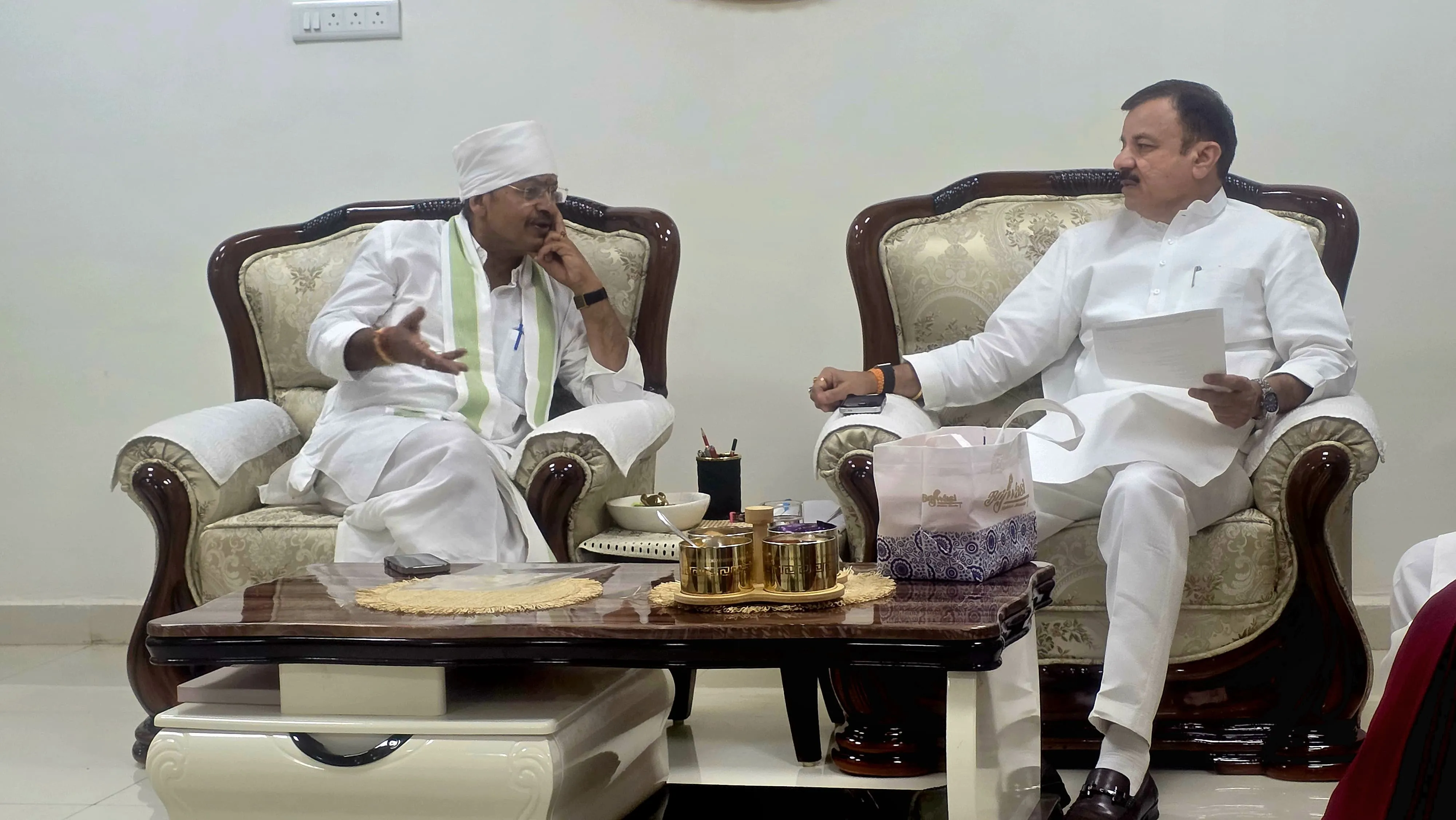विधायक शैलेंद्र जैन ने शिक्षा मंत्री को सौंपा प्रस्ताव, सीएसआर फंड से बनेंगे शौचालय;