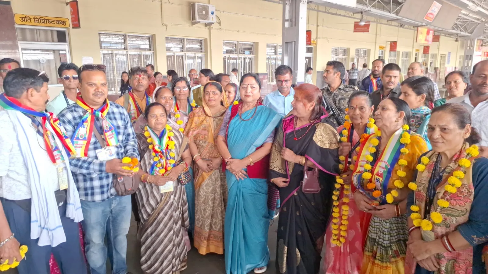 छतरपुर से श्रवणबेलगोला के लिए रवाना हुए 113 तीर्थयात्री, मुख्यमंत्री तीर्थ दर्शन योजना के तहत छतरपुर से विशेष ट्रेन रवाना