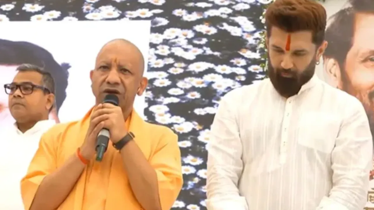 योगी आदित्यनाथ ने रामविलास पासवान को अर्पित की श्रद्धांजलि, कहा- सरल इंसान थे जो गरीबों के लिए समर्पित रहे