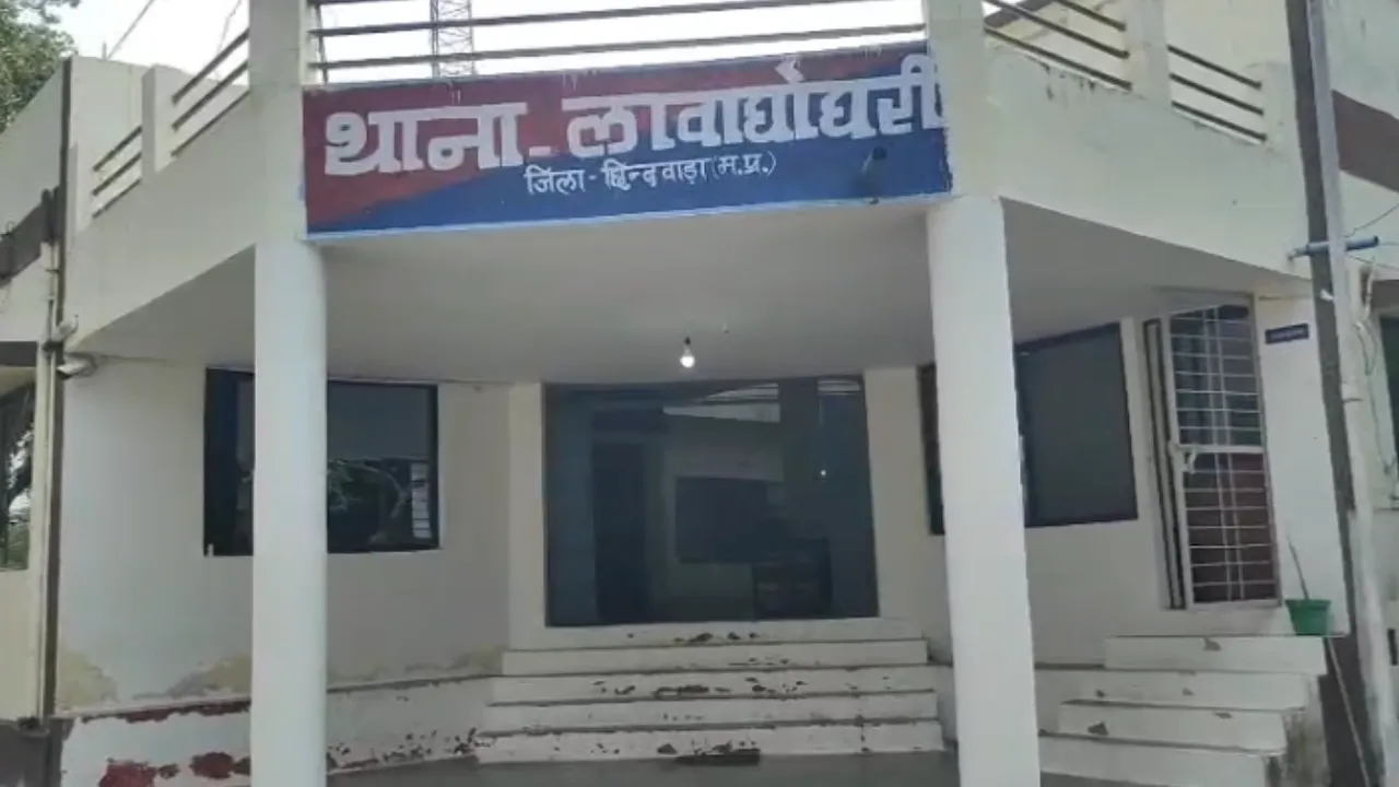 संस्कृत शिक्षक पर 12 साल की छात्रा से छेड़छाड़ का आरोप, प्रार्थना के वक्त अकेली पाकर की अश्लील हरकत